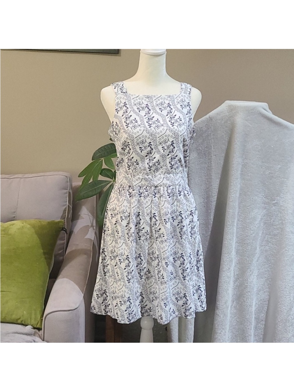 NEW WITH TAGS LOFT White AND Navy Floral Print LINED DRESS
